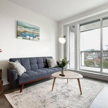 Spacious New Apartment With Working Space@Oakridge Vancouver Zewnętrze zdjęcie