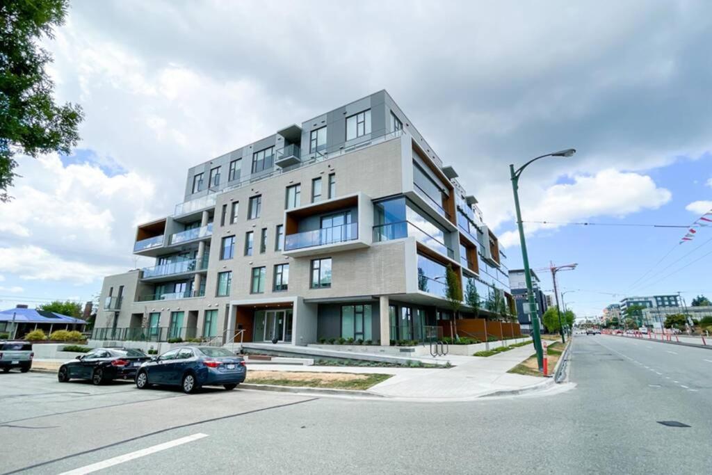 Spacious New Apartment With Working Space@Oakridge Vancouver Zewnętrze zdjęcie