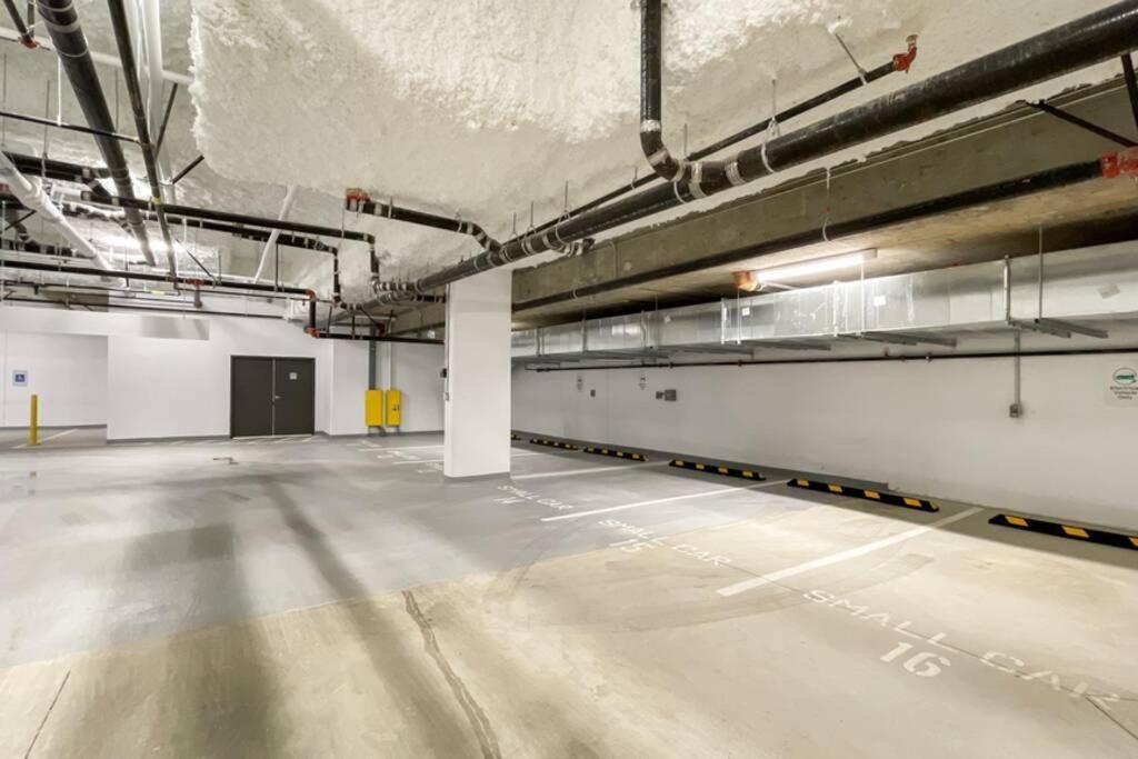 Spacious New Apartment With Working Space@Oakridge Vancouver Zewnętrze zdjęcie