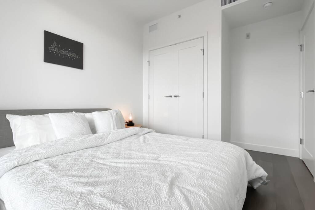 Spacious New Apartment With Working Space@Oakridge Vancouver Zewnętrze zdjęcie
