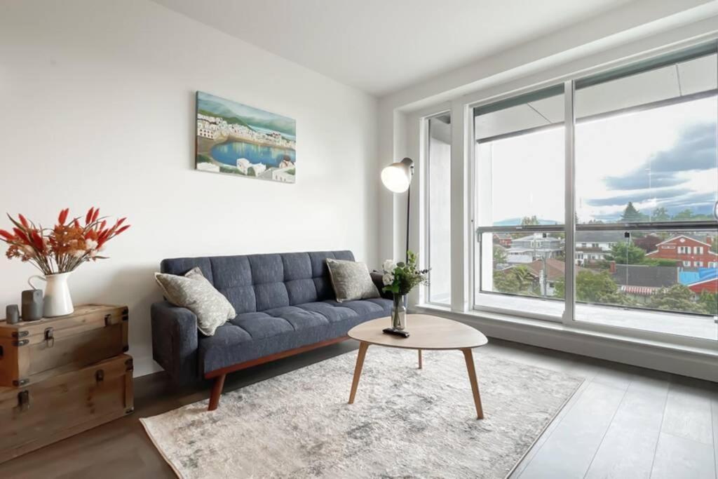 Spacious New Apartment With Working Space@Oakridge Vancouver Zewnętrze zdjęcie