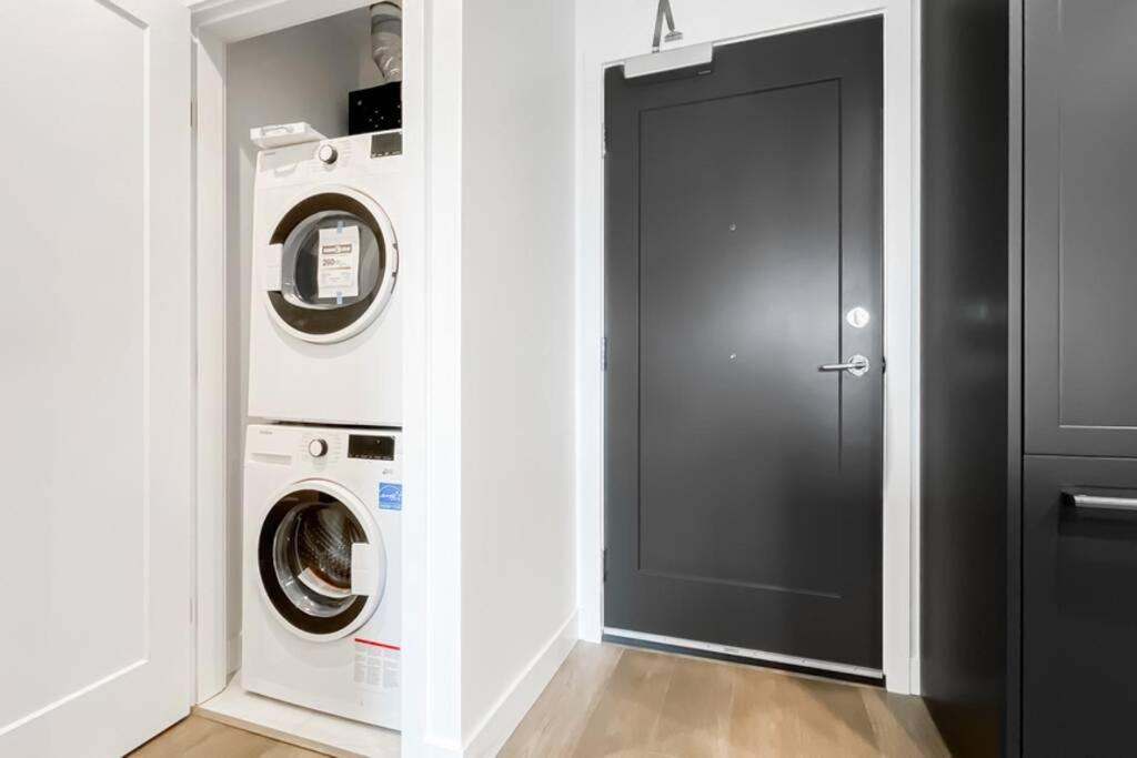 Spacious New Apartment With Working Space@Oakridge Vancouver Zewnętrze zdjęcie