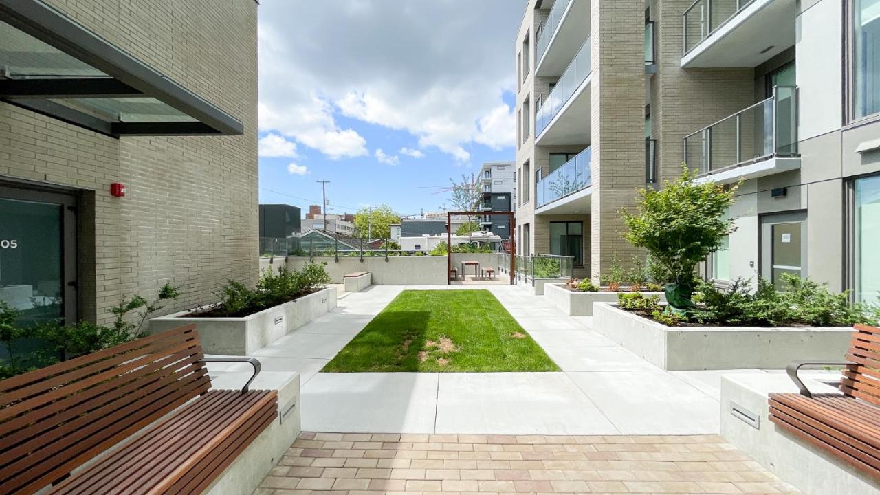 Spacious New Apartment With Working Space@Oakridge Vancouver Zewnętrze zdjęcie